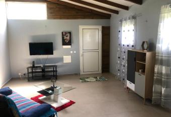 Zen Haut MALI Bain chaud    3 min has Balcony rooms