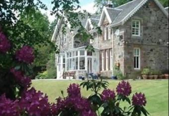 Glebe Country House Tarbet allows 18 year olds to book a room