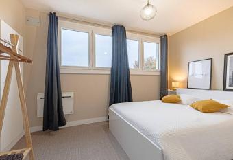 Les 70 s Dutreix allows 18 year olds to book a room