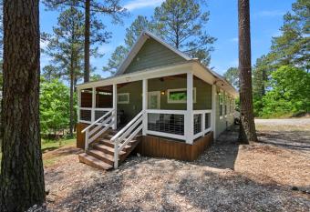 5 Star The Hidden Gem Farmhouse Romantic get away w EV connection has Balcony rooms