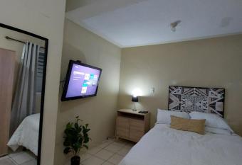 Habitaci  n Privada en RESIDENCIAL Villa de Las Hadas allows 18 year olds to book a room