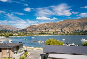 Lake View Studio Apartment has rooms with a private hot tub