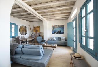 Villa Nefeli Tinos allows 18 year olds to book a room