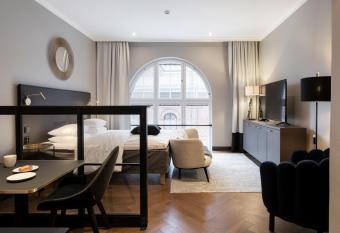 Bob W Koti Katajanokka allows 18 year olds to book a room