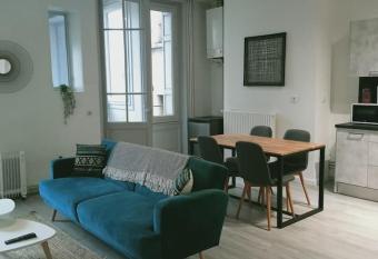 R  publique Magnifique Appart 2 chambres allows 18 year olds to book a room