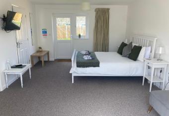 Number 7 - Lytton Tree Lodge, Reydon, Southwold has Balcony rooms