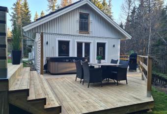 Pinebo Palace Guesthouse allows 18 year olds to book a room