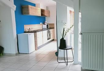 Thierry appartement avec terrasse tropezienne allows 18 year olds to book a room