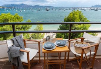 Apartment Cordelia allows 18 year olds to book a room