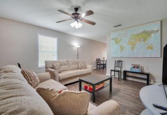 Cozy and Contemporary Villa 1 Mile from GSU allows 18 year olds to book a room