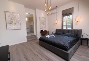 King s bed - Stay Royal and Stylish Bahai s Garden allows 18 year olds to book a room