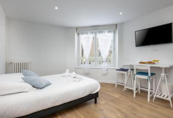 Notre-Dame de Rumengol : Magnifique studio proche facs et centre-ville, acc  s terrasse has Balcony rooms