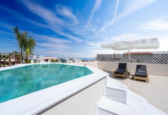 Pathos SeaSide Suites allows 18 year olds to book a room