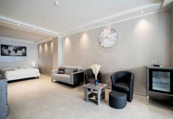 Catania Sea Palace Hotel has rooms with a private hot tub