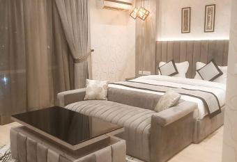 The Origin Suites opp Hyatt Regency has Balcony rooms