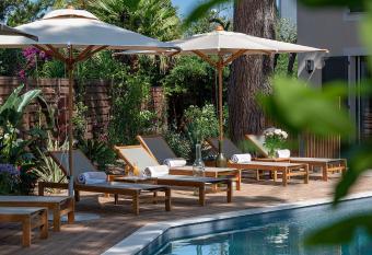 Lou Cagnard has Balcony rooms