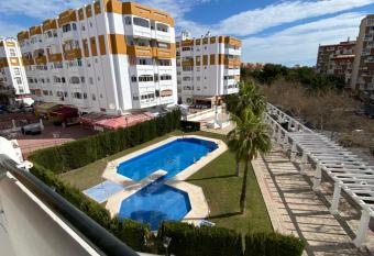 LOVELY APARTMENT FOR 2 TO 4 PEOPLE---APARTAMENTO DE DOS a CUATRO PERSONAS allows 18 year olds to book a room