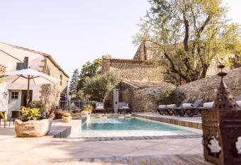 Hotel Monells Summum allows 18 year olds to book a room