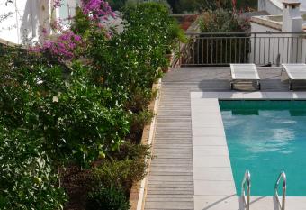 Hotel Canasta has Balcony rooms