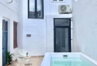 Casa del Azucar has Balcony rooms