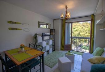 Cocoon For 2 With All Comfort Near The Beach has Balcony rooms