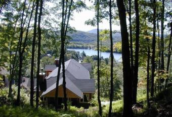 Gorgeous Peaceful Cottage on the Forest has Balcony rooms