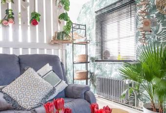 Zalig Cosy appartement 2-4 pers.fietsen & tuin has Balcony rooms