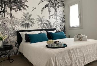 Appartamento Incantevole in Centro pochi passi dal Mare allows 18 year olds to book a room