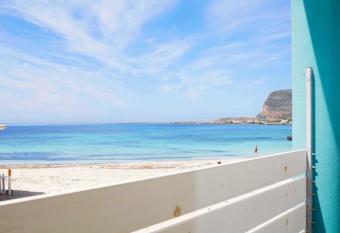 Stabilimento Lido Burrone has Balcony rooms