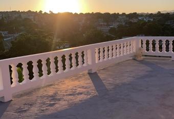 Three Palm Villa has Balcony rooms