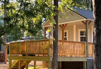 Cozy Cabin in Crestwood Subdivision has Balcony rooms