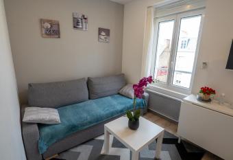 La merveille de Rochebonne 2 allows 18 year olds to book a room