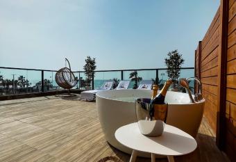 Share Suites Hotel Bat-Yam allows 18 year olds to book a room