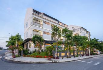 Vi Vi Hotel Hoi An has Balcony rooms