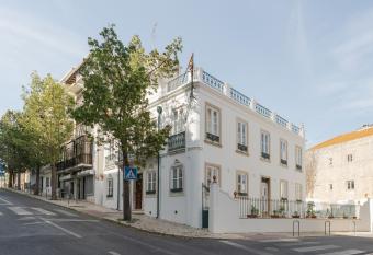 Almada Villa has Balcony rooms