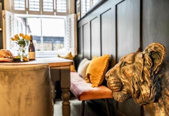 42 is the Answer - Stunning townhouse appearing on TV Best Holiday Home Show has Balcony rooms