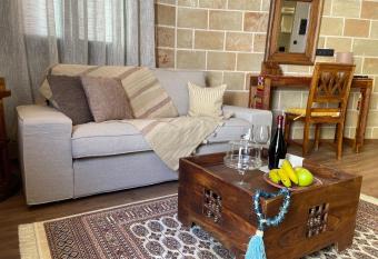 Utopia Luxury Suites - Old Town has Balcony rooms