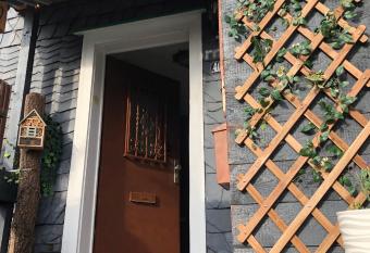 The RustyCorner- zuhause in Solingen has Balcony rooms