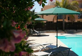 Garden Art has Balcony rooms