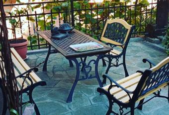 Casa Dudu  allows 18 year olds to book a room