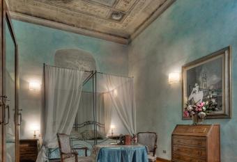 Hotel Palazzo dal Borgo allows 18 year olds to book a room