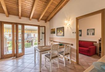 Apt Gardasee Lazise Col   has Balcony rooms