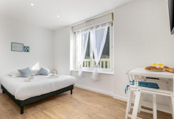 La Belle Poule : Chambre spacieuse avec sdb privative, cuisine et salon partag  s, terrasse, proche facs et centre has Balcony rooms