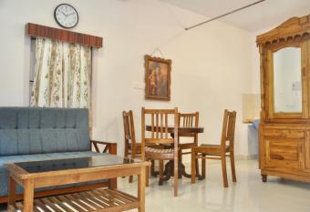 Down House 19 Ooty - TEYT HOLIDAYS has Balcony rooms