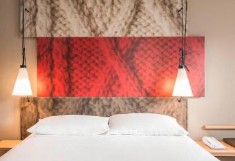 Ibis Saint   tienne - La Terrasse allows 18 year olds to book a room