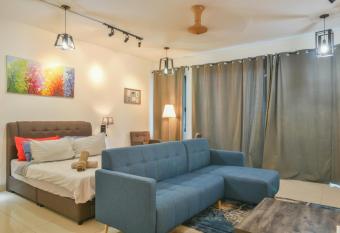 ESCOTT VI @ TREFOIL SETIA ALAM has Balcony rooms