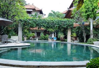 Kusnadi Hotel has Balcony rooms