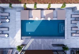 Le Stanze del Lago Villa Seta allows 18 year olds to book a room