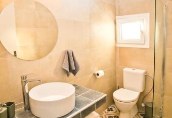 Sunshine Apartment has Balcony rooms