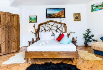 Castelul de Vis has rooms with a private hot tub